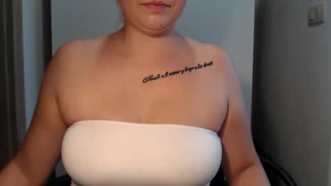 Teeyara  online show from September 23, 2025, 11:35 am