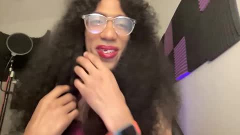 Snapshot of tehanibentley chatting on November 14, 2025, 9:08 am Tehani Bentley online show from November 14, 2025, 9:08 am