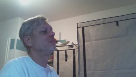 Snapshot of tekktronik chatting on October 23, 2025, 6:34 am bras should be banned online show from October 23, 2025, 6:34 am