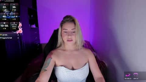Snapshot of temptationsweet__ chatting on May 14, 2026, 1:29 pm Sara online show from May 14, 2026, 1:29 pm