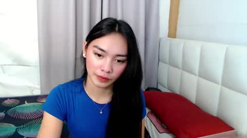 YOGIRL MAXINE online show from June 12, 2026, 1:32 pm