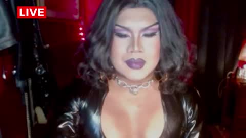 Snapshot of temptress_cocoxxx chatting on October 17, 2025, 9:06 pm Mistress Coco online show from October 17, 2025, 9:06 pm