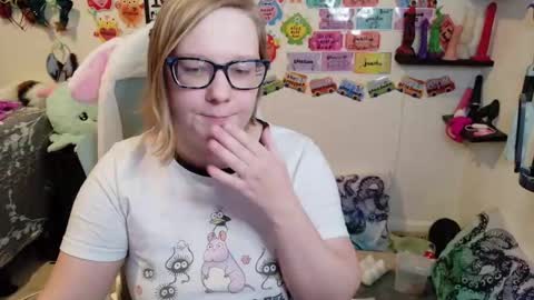 Pixie and Tentacle Overlord online show from February 20, 2026, 11:38 pm