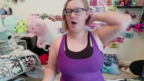 Snapshot of ten_tickle_pixie chatting on July 1, 2026, 6:18 pm Pixie and Tentacle Overlord online show from July 1, 2026, 6:18 pm