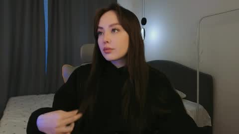 Mia online show from April 22, 2026, 1:45 pm