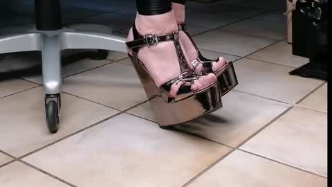 Snapshot of teninchheels chatting on December 28, 2024, 5:14 pm teninchheels online show from December 28, 2024, 5:14 pm