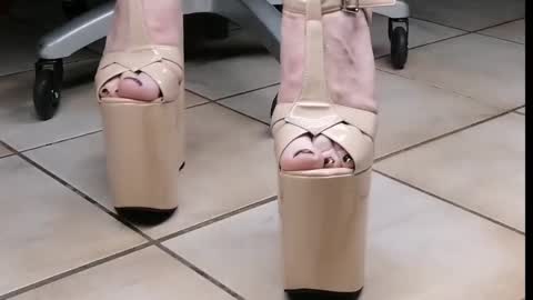 Snapshot of teninchheels chatting on February 9, 2025, 4:18 pm teninchheels online show from February 9, 2025, 4:18 pm