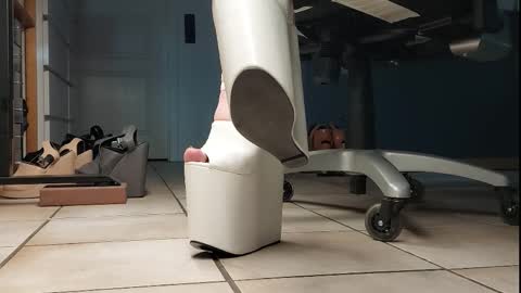 Snapshot of teninchheels chatting on September 8, 2025, 6:40 pm teninchheels online show from September 8, 2025, 6:40 pm