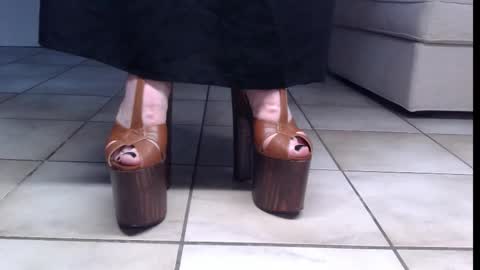 Snapshot of teninchheels chatting on September 15, 2025, 7:03 pm teninchheels online show from September 15, 2025, 7:03 pm