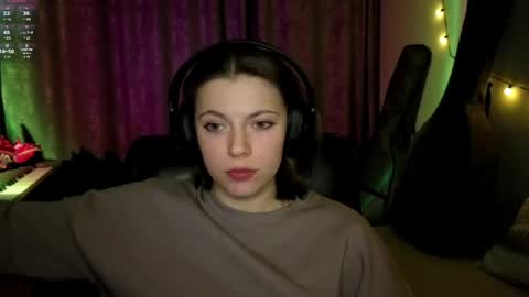 Anny Simpson online show from March 22, 2026, 8:23 pm