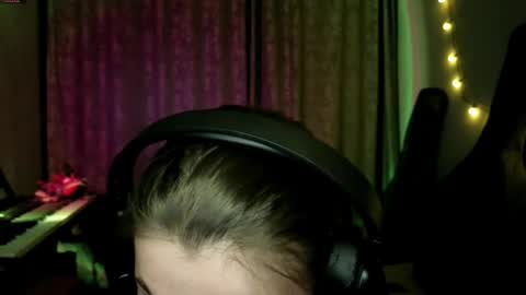 Anny Simpson online show from March 25, 2026, 7:09 pm