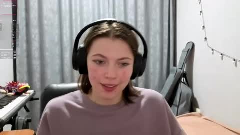 Anny Simpson online show from April 21, 2026, 1:42 am