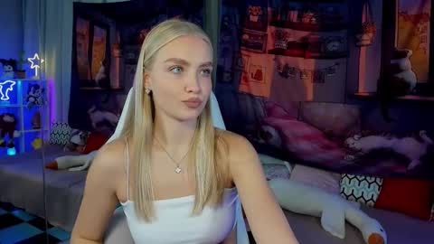 TessaHamilton online show from October 31, 2025, 11:22 am