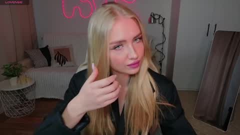 TessaHamilton online show from April 4, 2026, 9:51 am