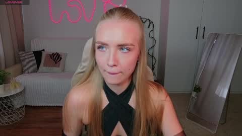 TessaHamilton online show from April 13, 2026, 11:05 am