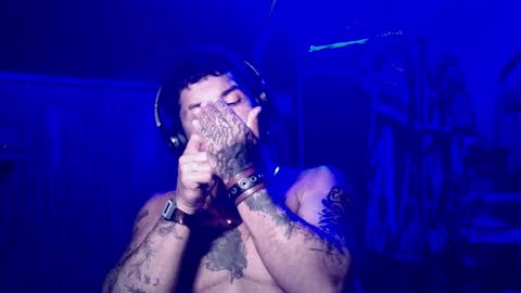 Milo online show from January 9, 2025, 2:01 am