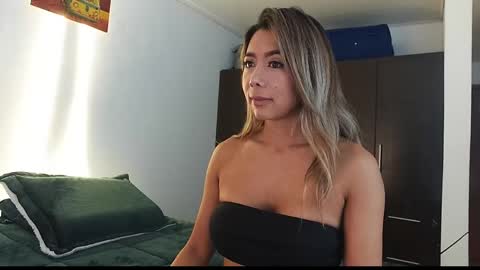 texas_curvykitten online show from May 24, 2026, 11:37 am
