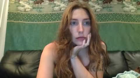Snapshot of tfeather0532 chatting on August 3, 2026, 4:44 am Tessa online show from August 3, 2026, 4:44 am