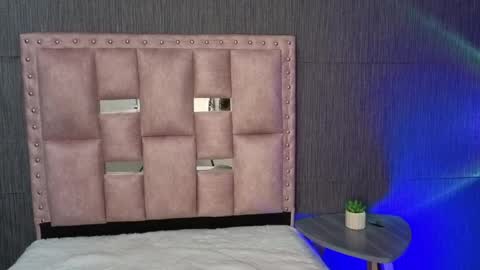  Thalia Anderson  online show from April 8, 2026, 7:47 pm