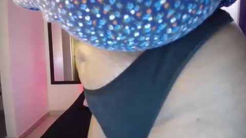 Snapshot of thalia_joness chatting on October 29, 2025, 1:24 pm Thalia online show from October 29, 2025, 1:24 pm