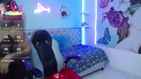 Andrea online show from November 26, 2025, 8:32 pm