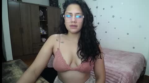 Snapshot of thaliacooper chatting on February 8, 2026, 4:27 am online show from February 8, 2026, 4:27 am