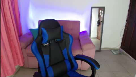 Thaliana0498 online show from November 23, 2025, 1:27 am