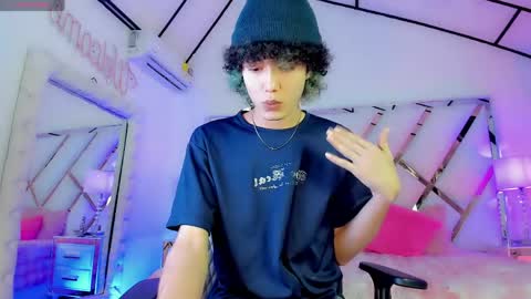 thanier_18 online show from April 14, 2026, 8:04 pm