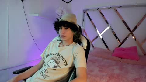 thanier_18 online show from May 17, 2026, 6:48 pm