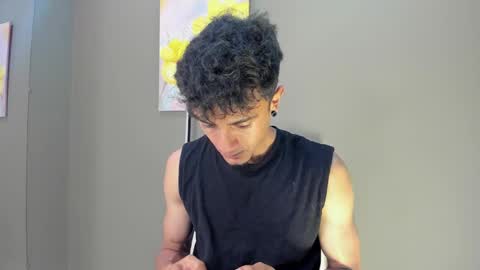 Snapshot of thank_steel chatting on November 19, 2025, 2:44 am thank_steel online show from November 19, 2025, 2:44 am