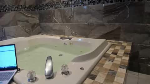 Snapshot of thatguyfromx chatting on February 13, 2026, 11:34 pm That guy follow on X online show from February 13, 2026, 11:34 pm