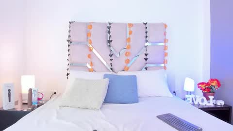 Snapshot of thayler_jones chatting on October 31, 2025, 11:22 am Thayler online show from October 31, 2025, 11:22 am