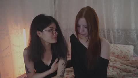 EllaLyn online show from December 19, 2025, 12:28 am