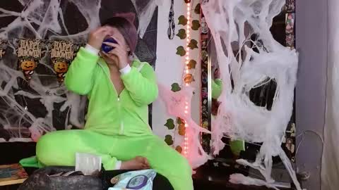 Snapshot of the_lesbian_game chatting on November 1, 2025, 3:19 am the_lesbian_game online show from November 1, 2025, 3:19 am