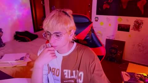 Matt independent model  online show from December 27, 2024, 10:05 pm