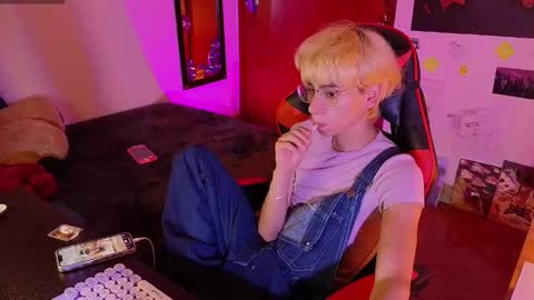 Matt independent model  online show from January 17, 2025, 7:49 pm