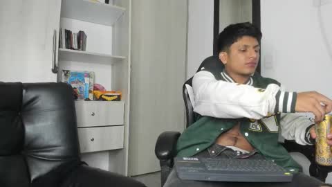 Snapshot of the_weed_guys chatting on November 23, 2025, 2:11 am Danny online show from November 23, 2025, 2:11 am