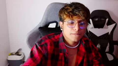 Snapshot of the_weed_guys chatting on April 28, 2026, 1:59 am Danny online show from April 28, 2026, 1:59 am
