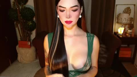 thea_whong online show from April 12, 2026, 11:43 pm