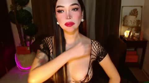 thea_whong online show from April 15, 2026, 7:37 am