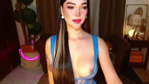 thea_whong online show from April 17, 2026, 4:59 am