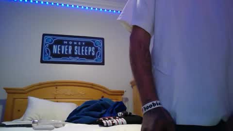 theamezcua98 online show from October 4, 2025, 7:06 am