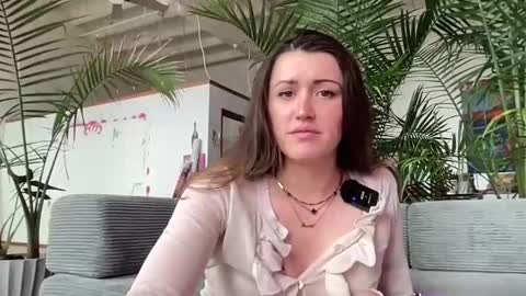 Snapshot of theartisttype chatting on April 2, 2026, 5:21 pm Arabella online show from April 2, 2026, 5:21 pm