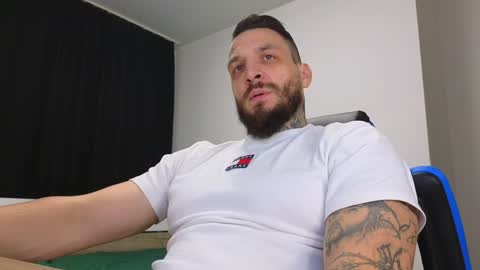 Snapshot of thebestmuscles chatting on December 3, 2024, 5:23 pm John online show from December 3, 2024, 5:23 pm