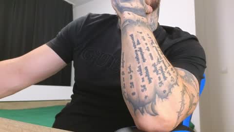 Snapshot of thebestmuscles chatting on December 4, 2024, 6:44 am John online show from December 4, 2024, 6:44 am