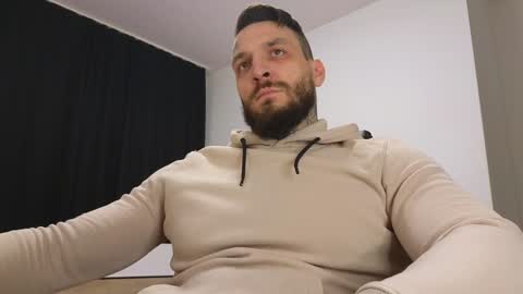 Snapshot of thebestmuscles chatting on December 6, 2024, 2:06 pm John online show from December 6, 2024, 2:06 pm