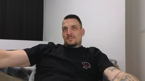 Snapshot of thebestmuscles chatting on December 18, 2024, 10:46 pm John online show from December 18, 2024, 10:46 pm