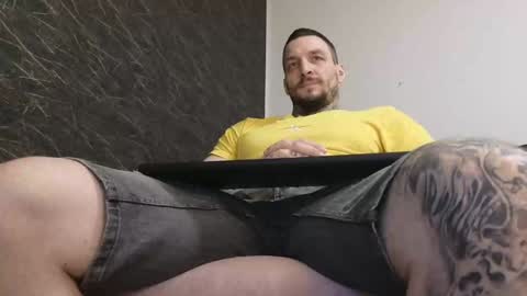 Snapshot of thebestmuscles chatting on January 10, 2025, 3:27 pm John online show from January 10, 2025, 3:27 pm