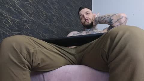 Snapshot of thebestmuscles chatting on January 19, 2025, 7:26 pm John online show from January 19, 2025, 7:26 pm