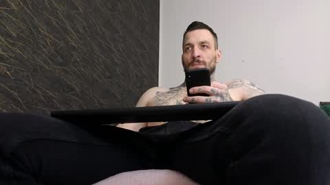 Snapshot of thebestmuscles chatting on January 31, 2025, 6:46 am John online show from January 31, 2025, 6:46 am